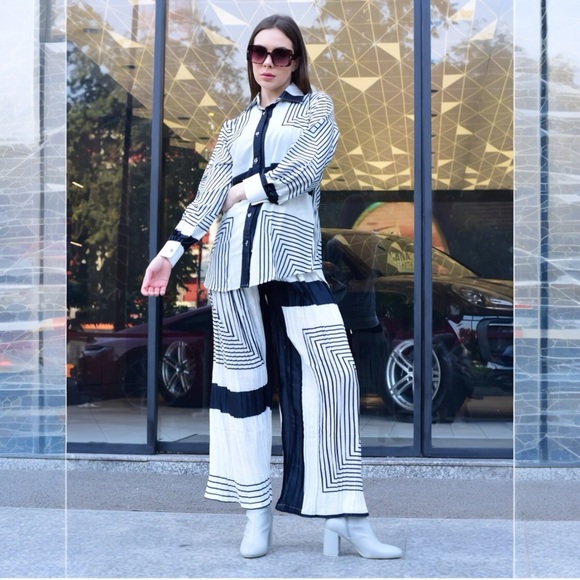Tops - NWOT Black White Geometric Striped Button-Up Shirt Wide Leg Pants Matching Set